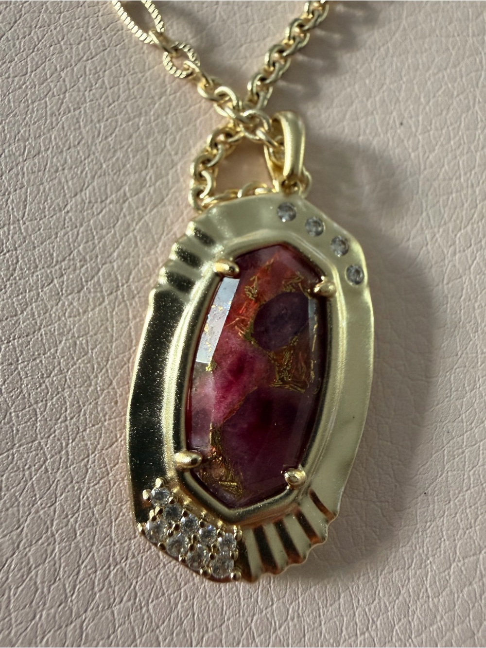 NWT Kendra Scott Gold Anna Long Pendant in Bronze Veined Maroon Jade - Picture 7 of 8